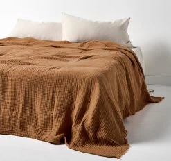 Crinkle Bed Throw Pecan