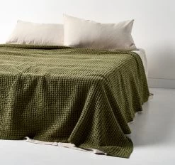 Waffle Bed Throw Caper