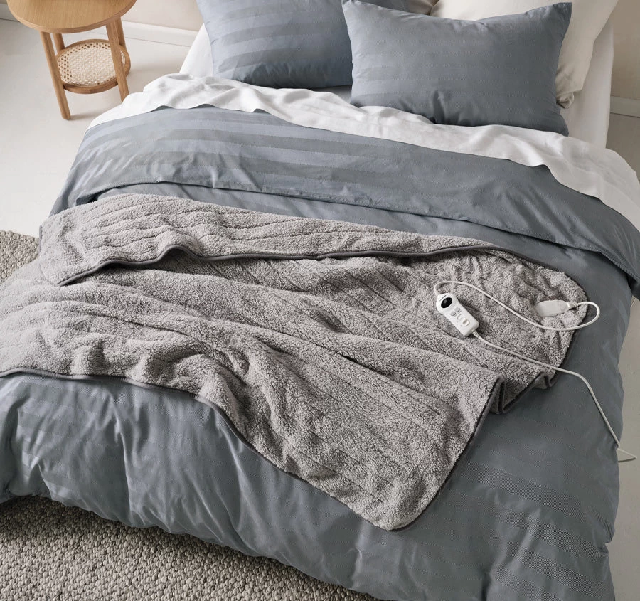 Sherpa 120x160cm Plush Heated Throw Light Grey - Image 3